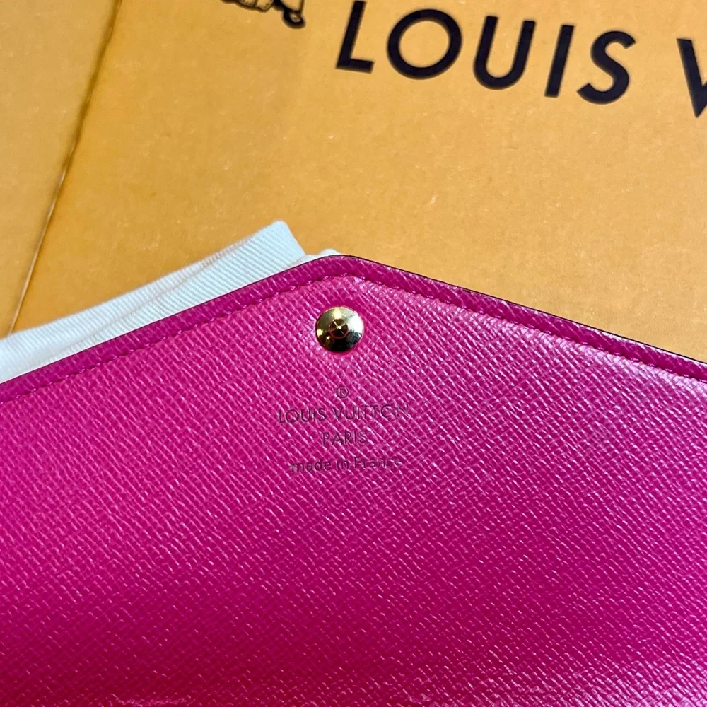 Louis vuitton limited edition Monogram love Lock full size Sarah Wallet - Picture 9 of 11